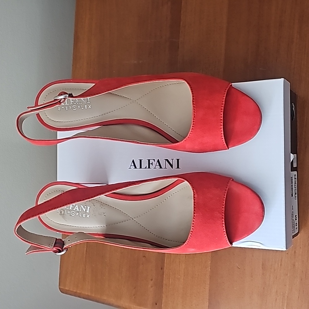 Shoes - Picture 7 of 8